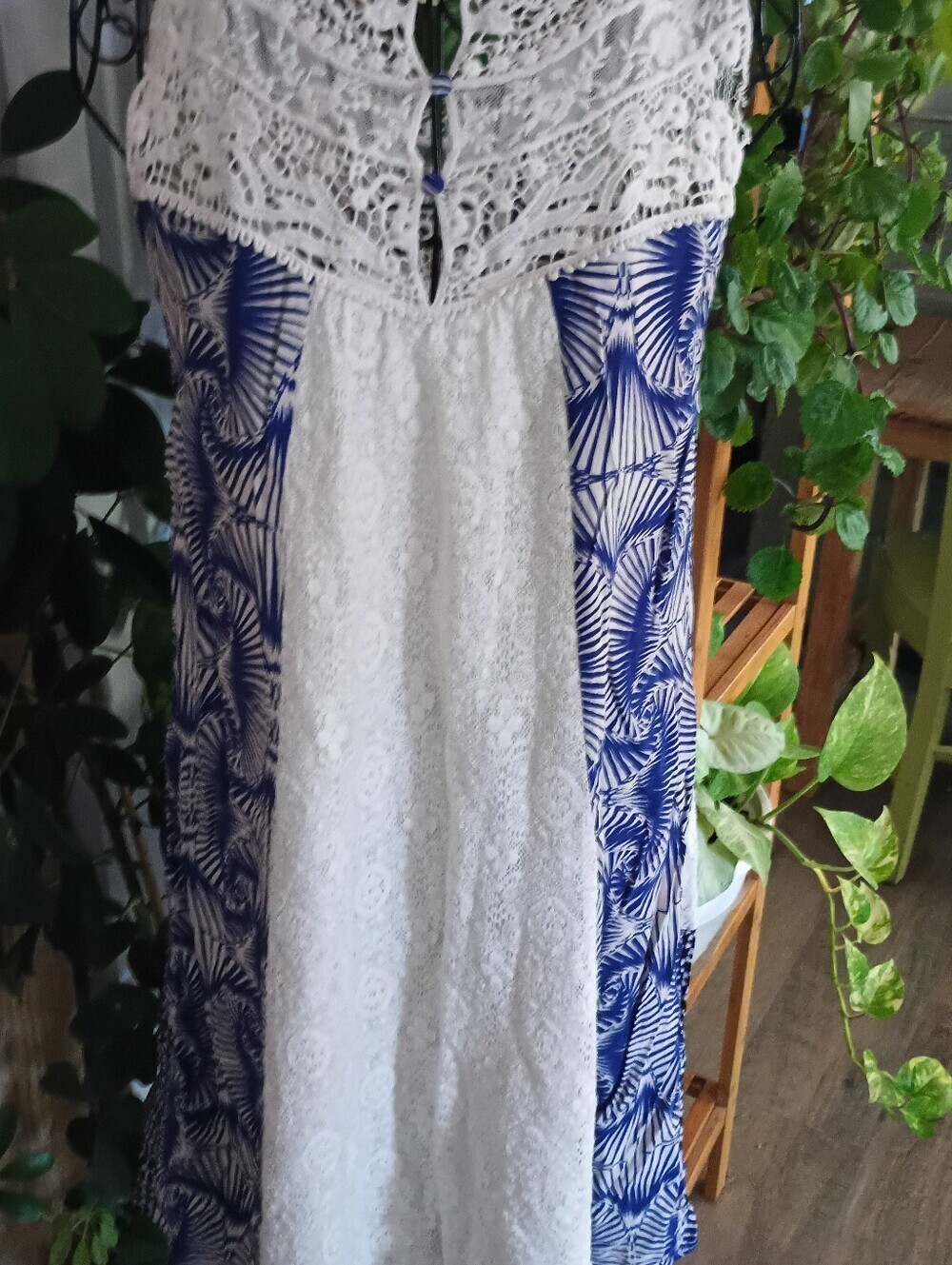 Lace-Panel White and Blue Summer Dress - Picture 5 of 9